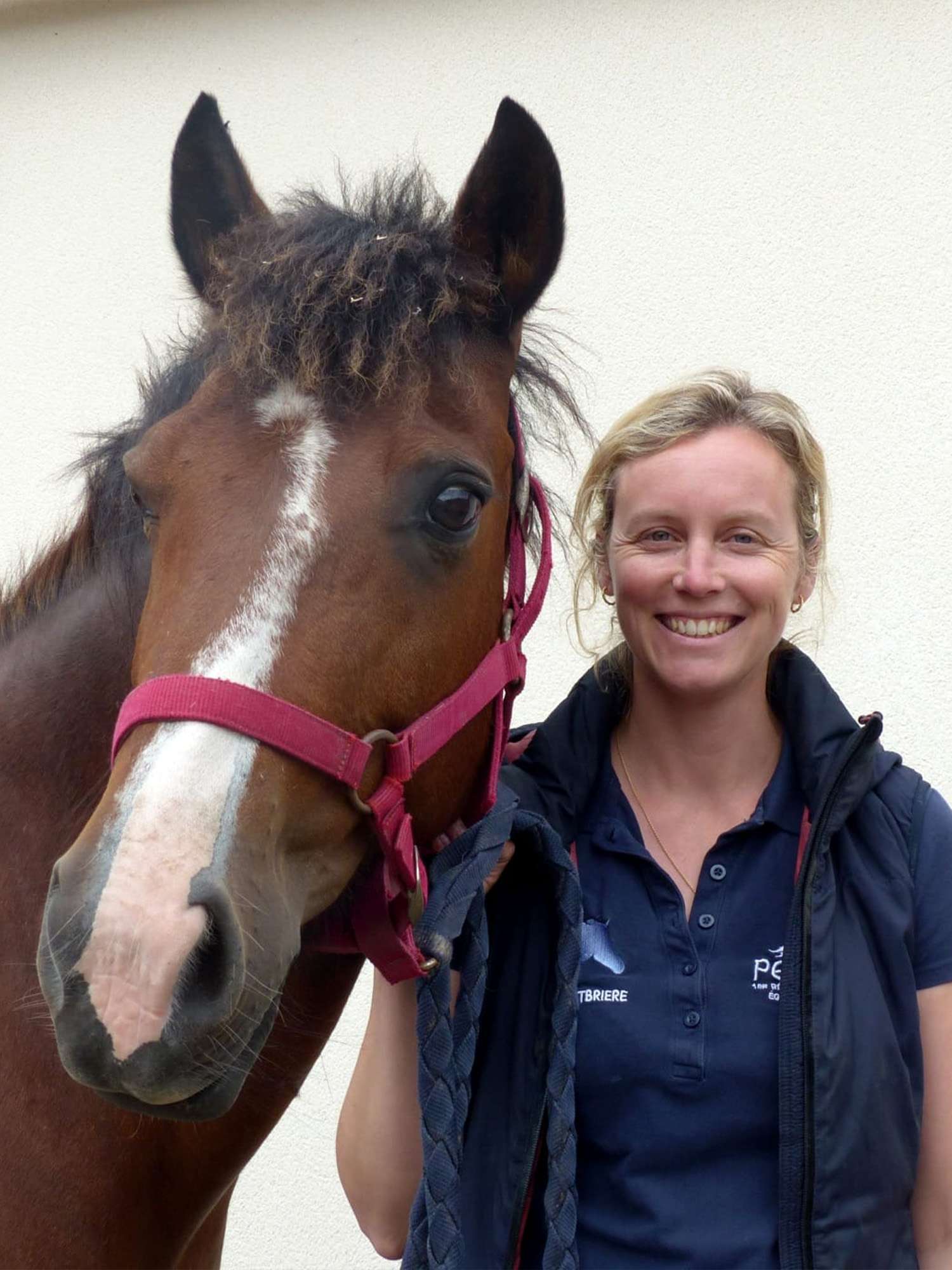 Anne-Juliette Gouze avec son cheval